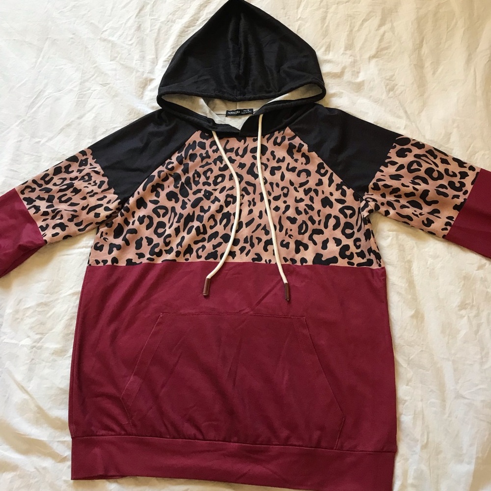 Thin leopard print hoodie